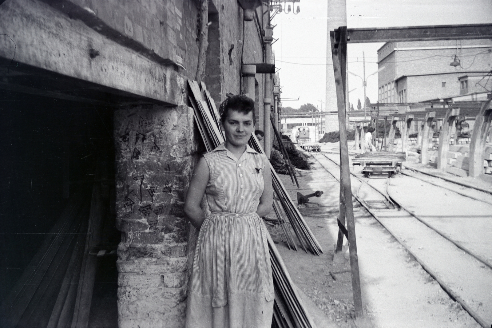 Hungary, Lábatlan, az ÉM. Betonelemgyártó Vállalat Komárom megyei Vasbetonelem Gyára., 1960, Almássy László, lady, striped dress, hands behind the back, summer dresses, Fortepan #217855