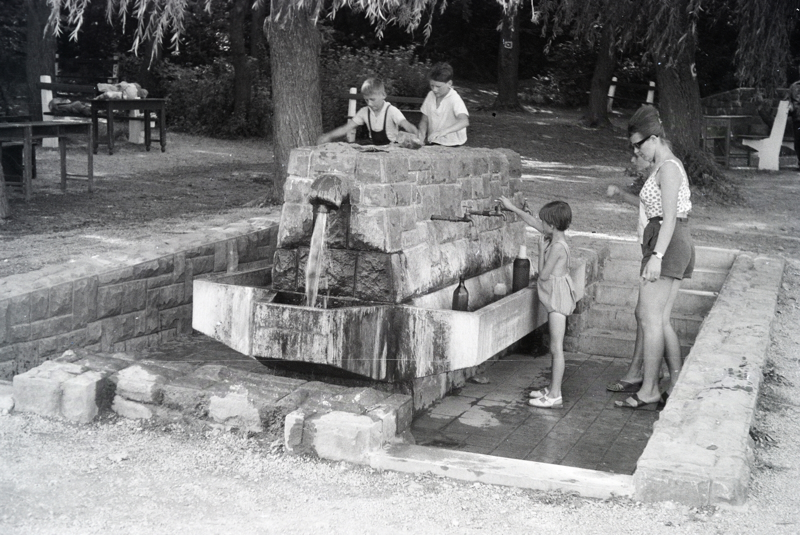 Hungary, Balatongyörök, a Római-forrás a Szépkilátó közelében., 1965, Almássy László, drinking fountain, Fortepan #217883
