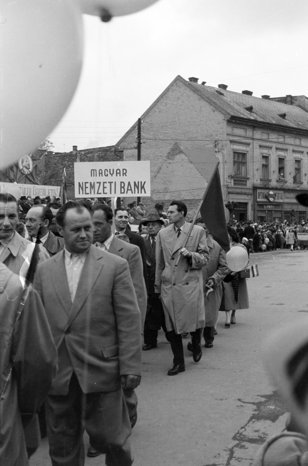 Hungary, Esztergom, Széchenyi tér, május 1-i felvonulás., 1964, Almássy László, Fortepan #217892