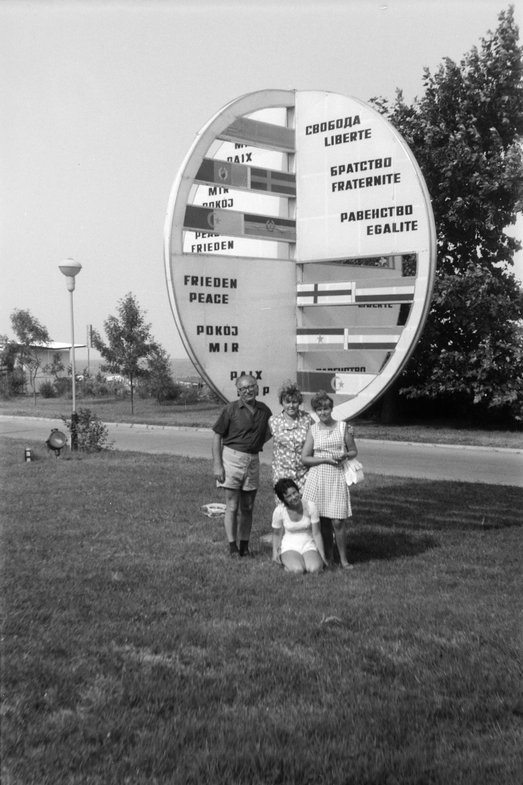 1970, Almássy László, flag, sculpture, peace, Fortepan #217905
