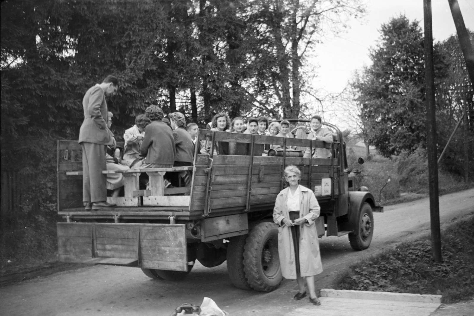 1967, Almássy László, nők, teherautó, pad, Fortepan #217911