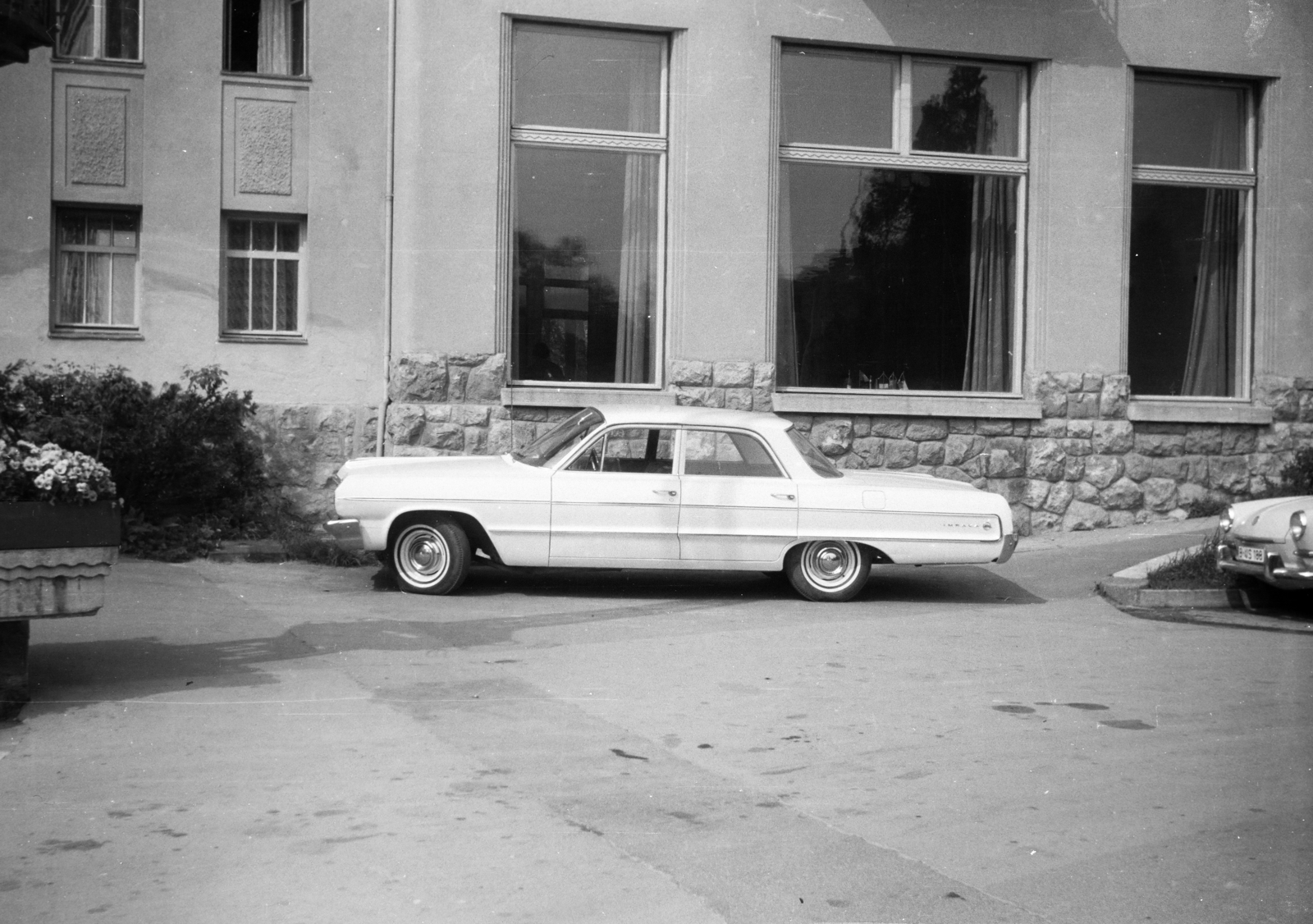 Slovakia, Piešťany, Fürdősziget, Thermia Palace szálló., 1971, Almássy László, Chevrolet-brand, Fortepan #217923