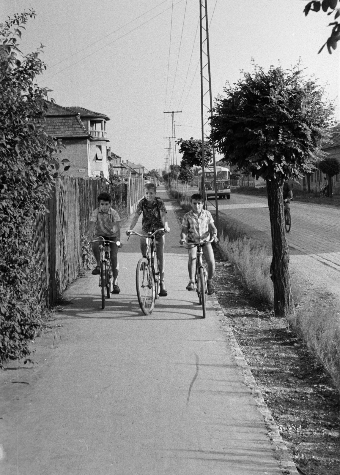 Magyarország, Esztergom, Kiss János vezérezredes út, a felvétel a Virágos utca közelében készült., 1975, Almássy László, Fortepan #217933