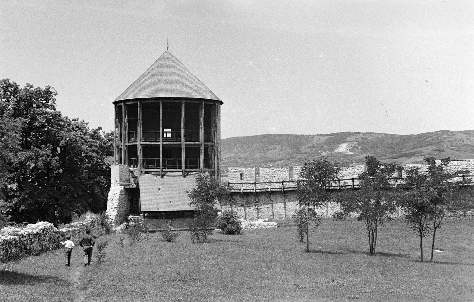 Magyarország, Siklós, a Gyüdi bástya a külső várfalnál., 1978, Kovács Annamária, kőbánya, bástya, Fortepan #218019