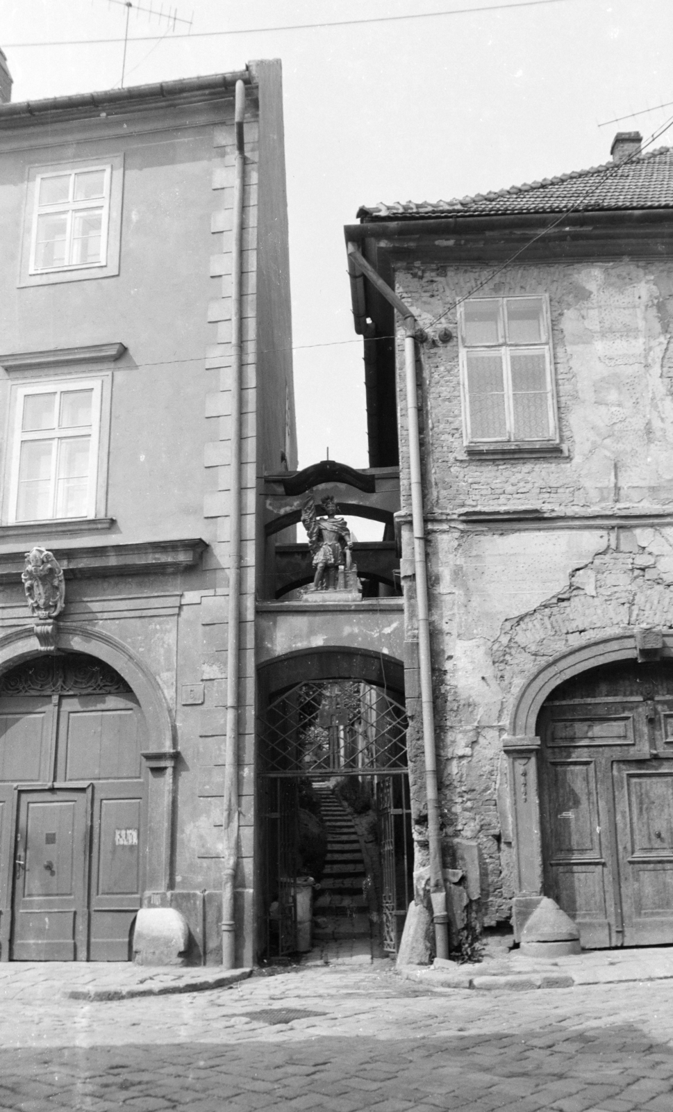 Szlovákia, Pozsony, Káptalan utca (Kapitulská) a Pázmány Péter (később Prépostská) utcával szemben., 1978, Kovács Annamária, Csehszlovákia, Fortepan #218070