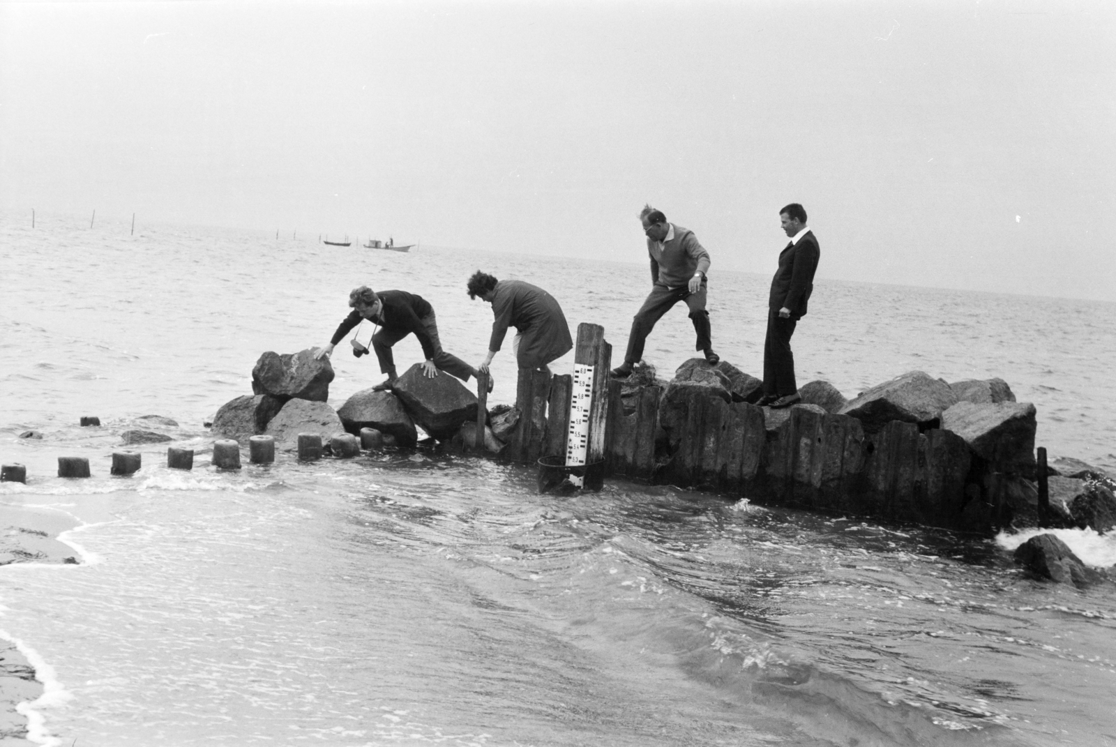 1966, BL, Water Depth Gauge, sea shore, GDR, Fortepan #218134