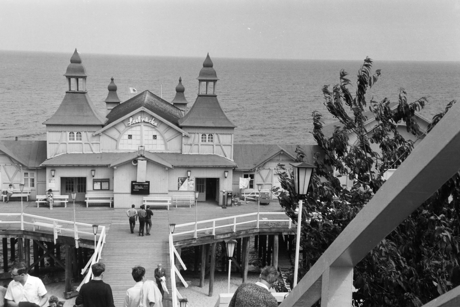 Németország, Sellin, Rügen sziget, Seebrücke, tengerparti étterem a strandnál., 1966, BL, NDK, Fortepan #218135