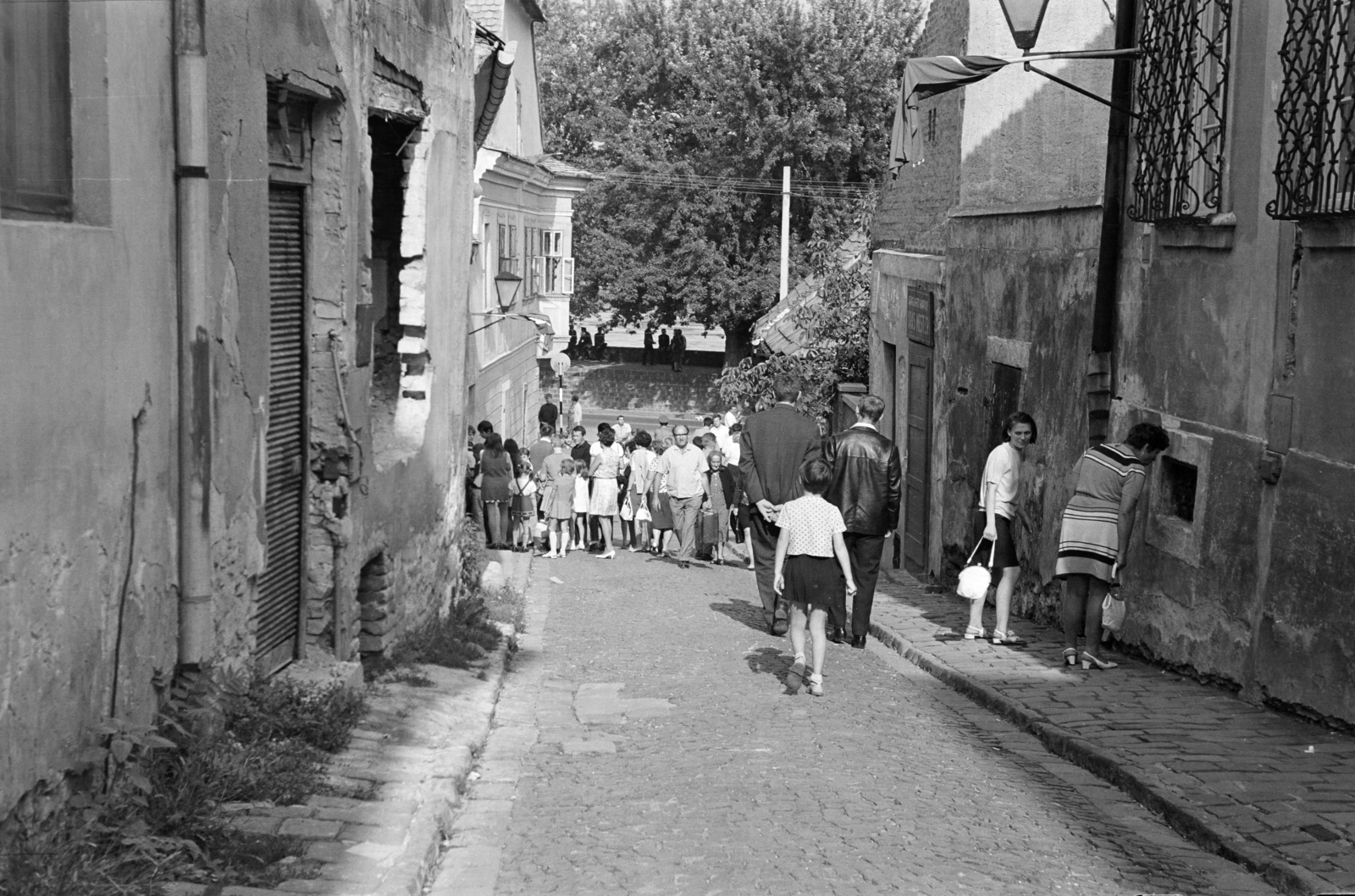 Magyarország, Szentendre, Görög utca, a Duna korzó (Somogyi-Bacsó part) felé nézve., 1967, BL, Fortepan #218144
