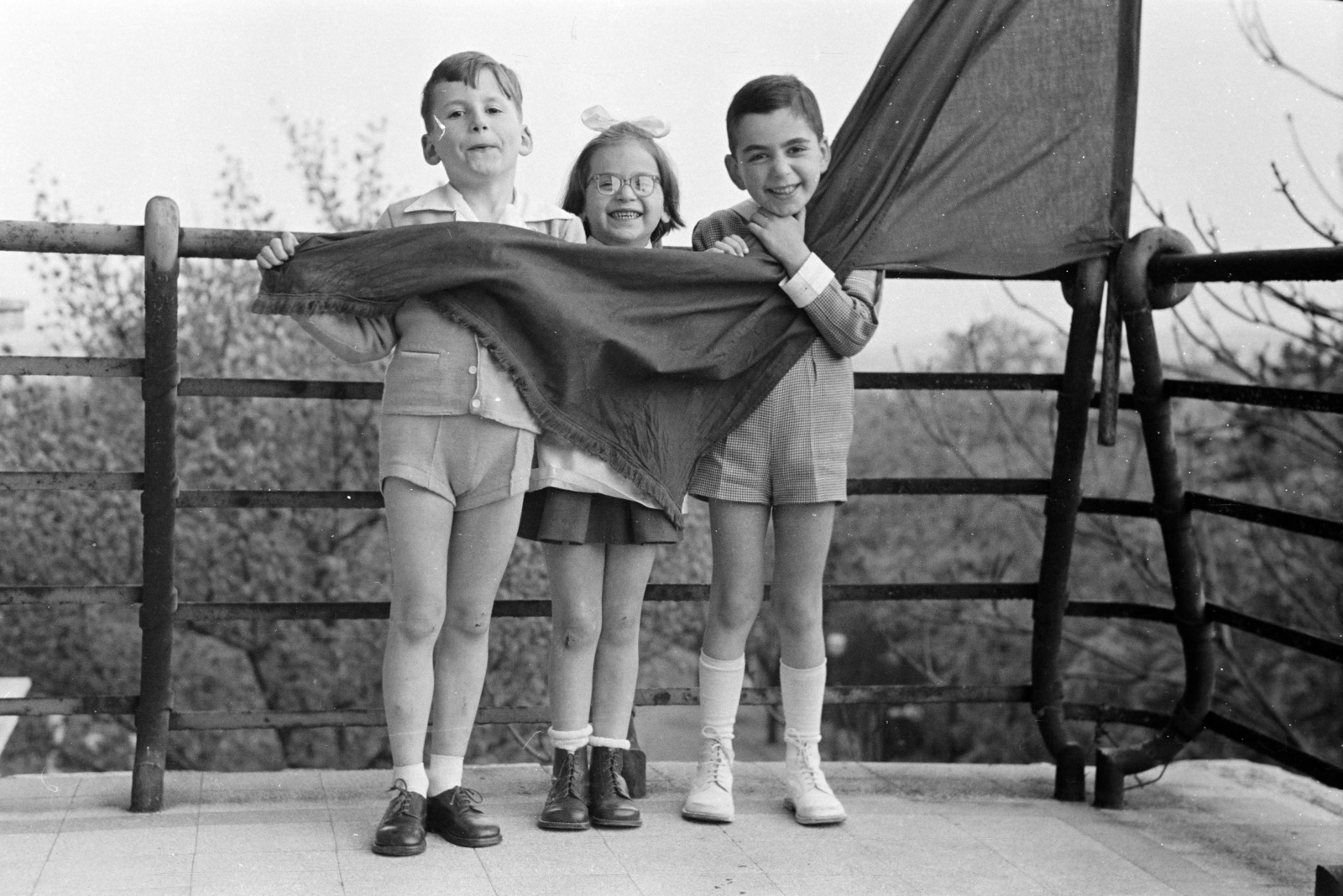 Hungary, Budapest XI., a felvétel a Kelenhegyi út 37. számú ház teraszán készült., 1956, BL, flag, glasses, terrace, fun, kids, kid, Budapest, Best of, Fortepan #218211