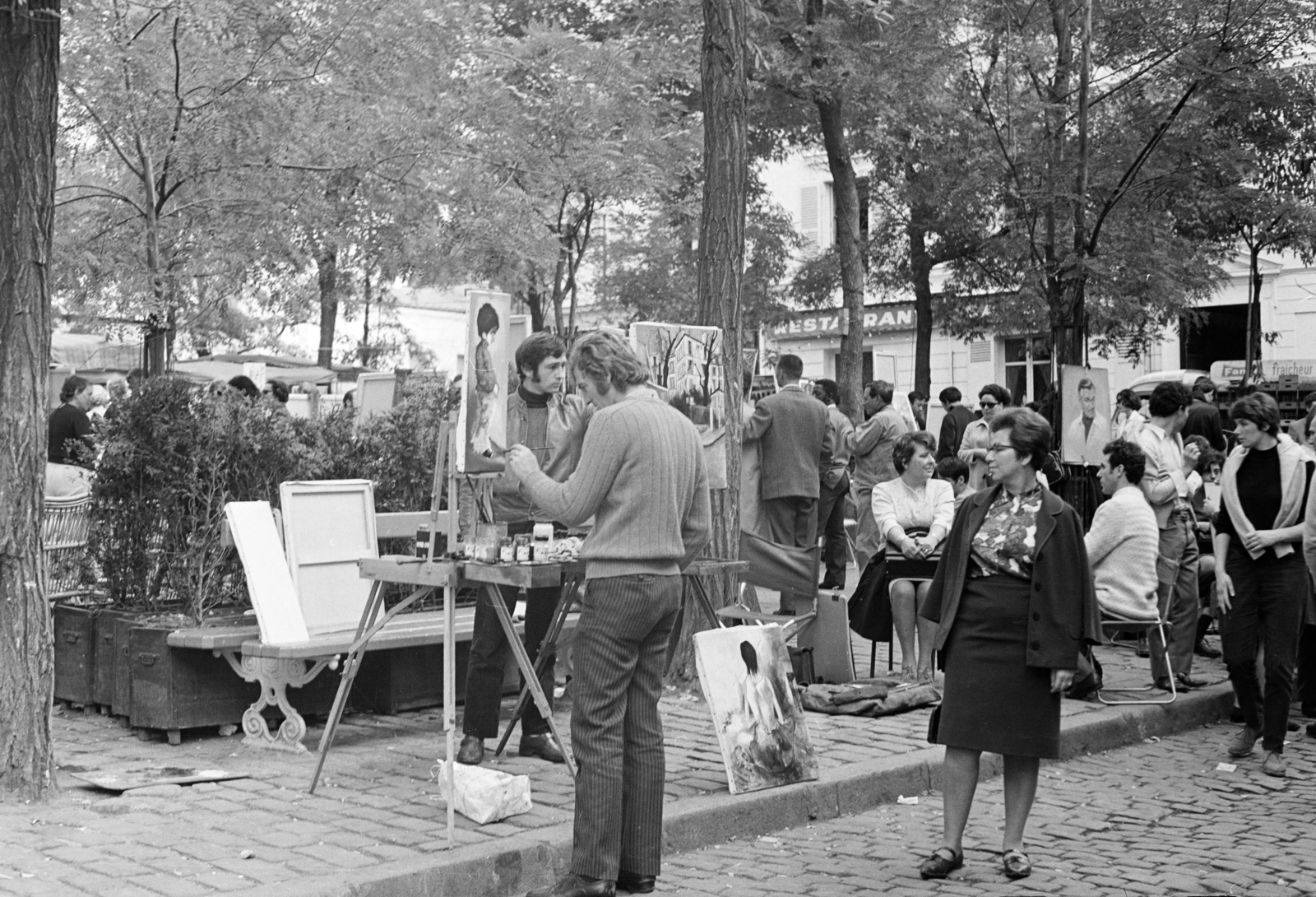 France, Paris, Montmartre, Place du Tertre., 1969, BL, easel, gaping, Fortepan #218229