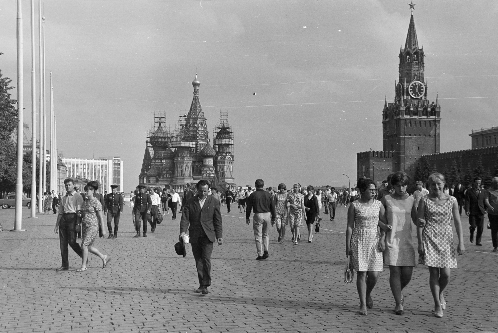 Oroszország, Moszkva, Vörös tér, szemben a Vaszilij Blazsennij székesegyház, jobbra a Szpasszkaja-torony, egykor a Kreml főbejárata., 1969, BL, Szovjetunió, Fortepan #218275