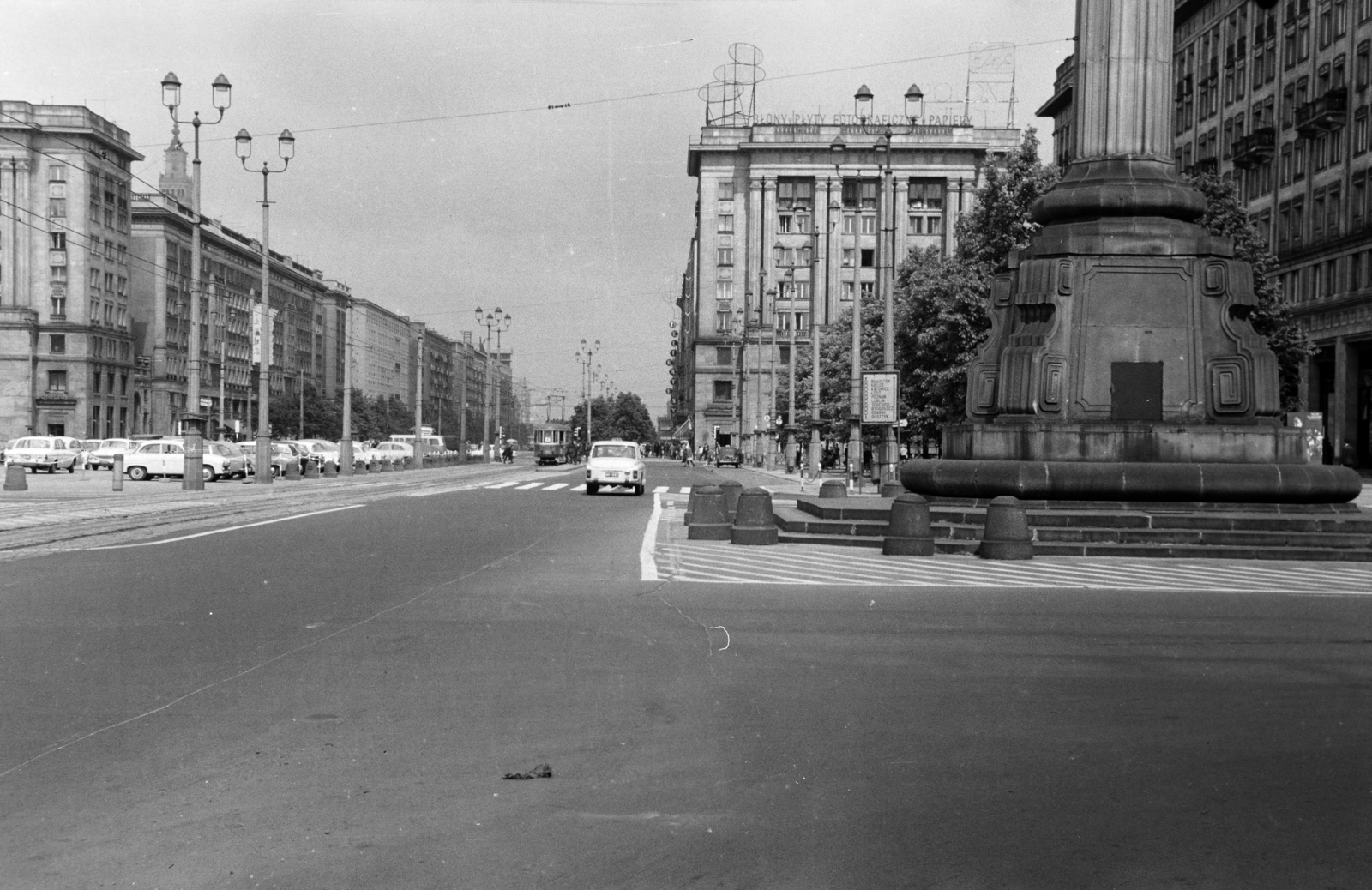 Poland, Warsaw, Alkotmány tér (Plac Konstytucji), szemben az ulica Marszałkowska a Rondo Romana Dmowskiego irányába., 1969, BL, Fortepan #218283