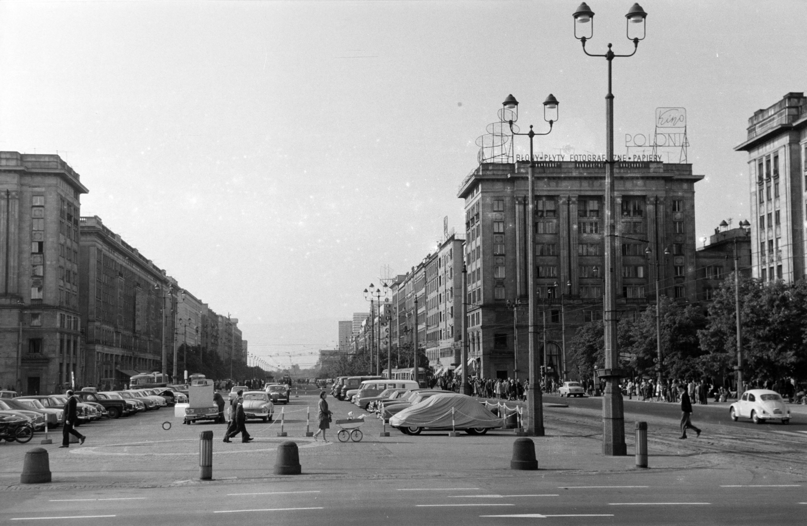 Poland, Warsaw, Alkotmány tér (Plac Konstytucji), szemben az ulica Marszałkowska a Rondo Romana Dmowskiego irányába., 1969, BL, Fortepan #218286