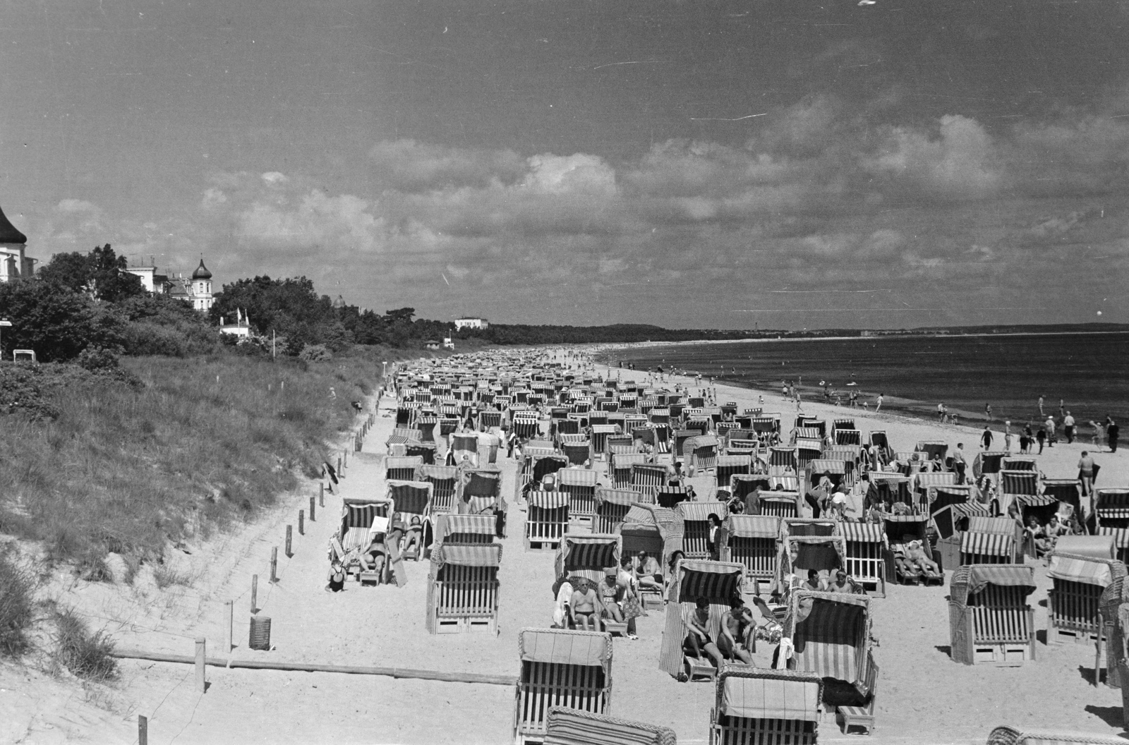 Németország, Binz, Rügen, strand., 1964, BL, szélfogó fülke, NDK, Fortepan #218295