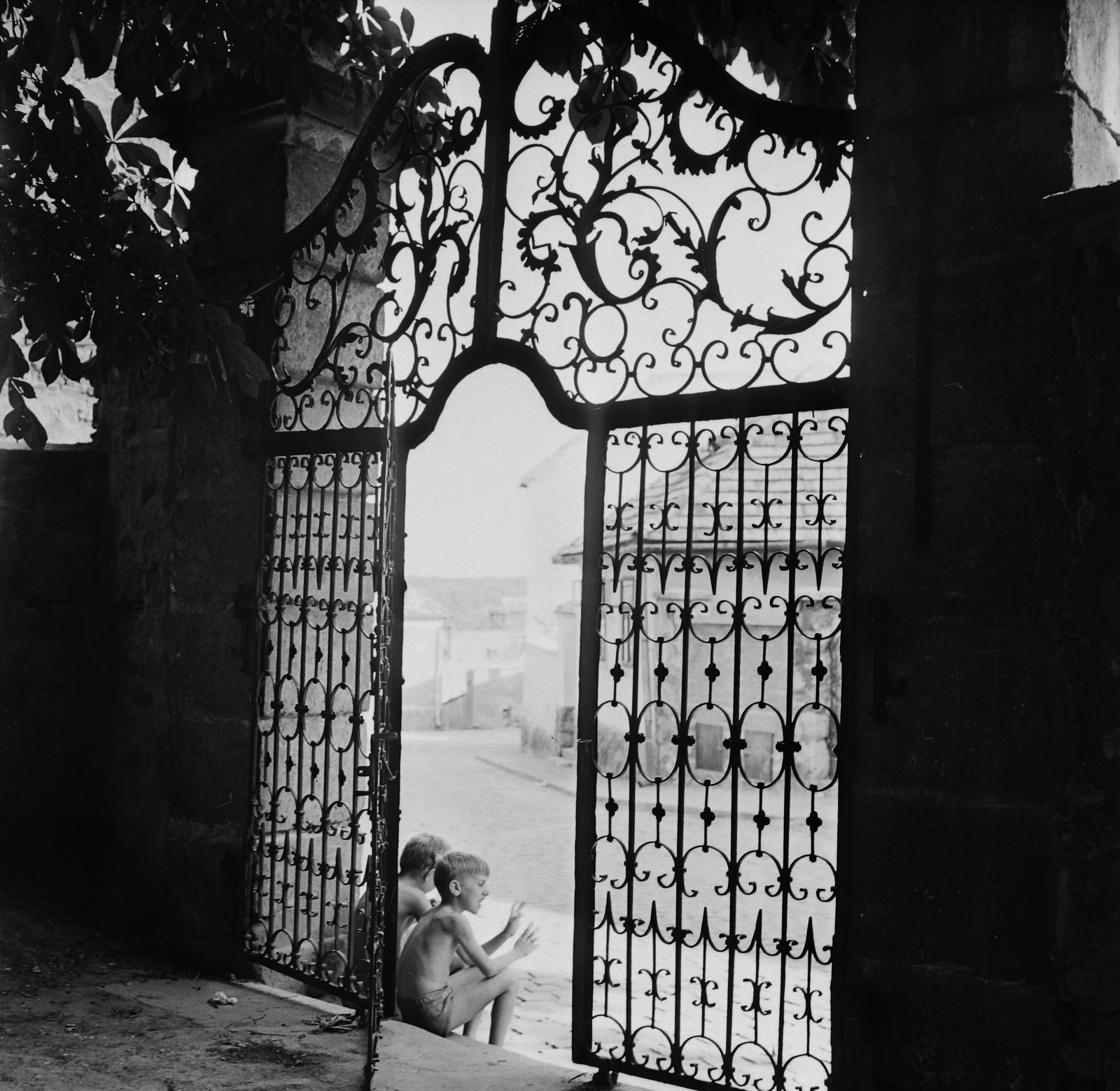 Magyarország, Szentendre, Belgrád székesegyház (Görögkeleti Püspöki Főszékesegyház, Pátriárka utca 5.) Alkotmány utcai kertkapuja., 1968, Kotnyek Antal, Fortepan #21830