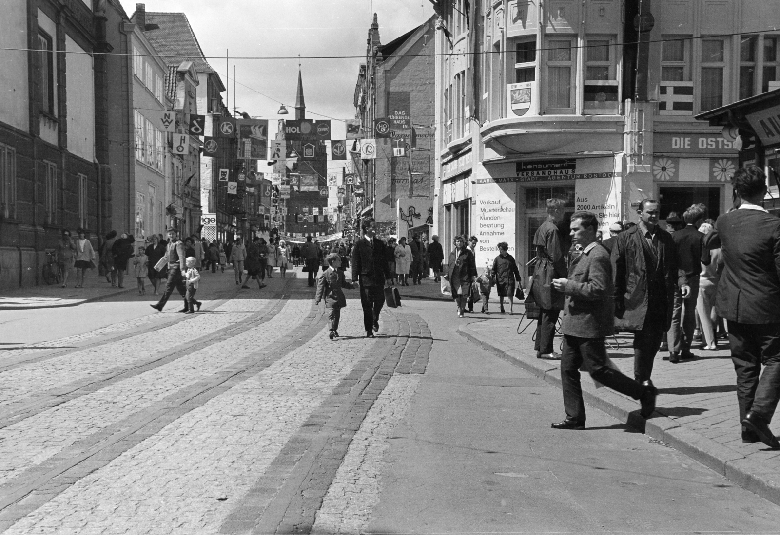 Germany, Rostock, Kröpeliner Strasse az Universitätsplatz-tól a Kröpeliner Tor felé nézve., 1964, BL, GDR, Fortepan #218301