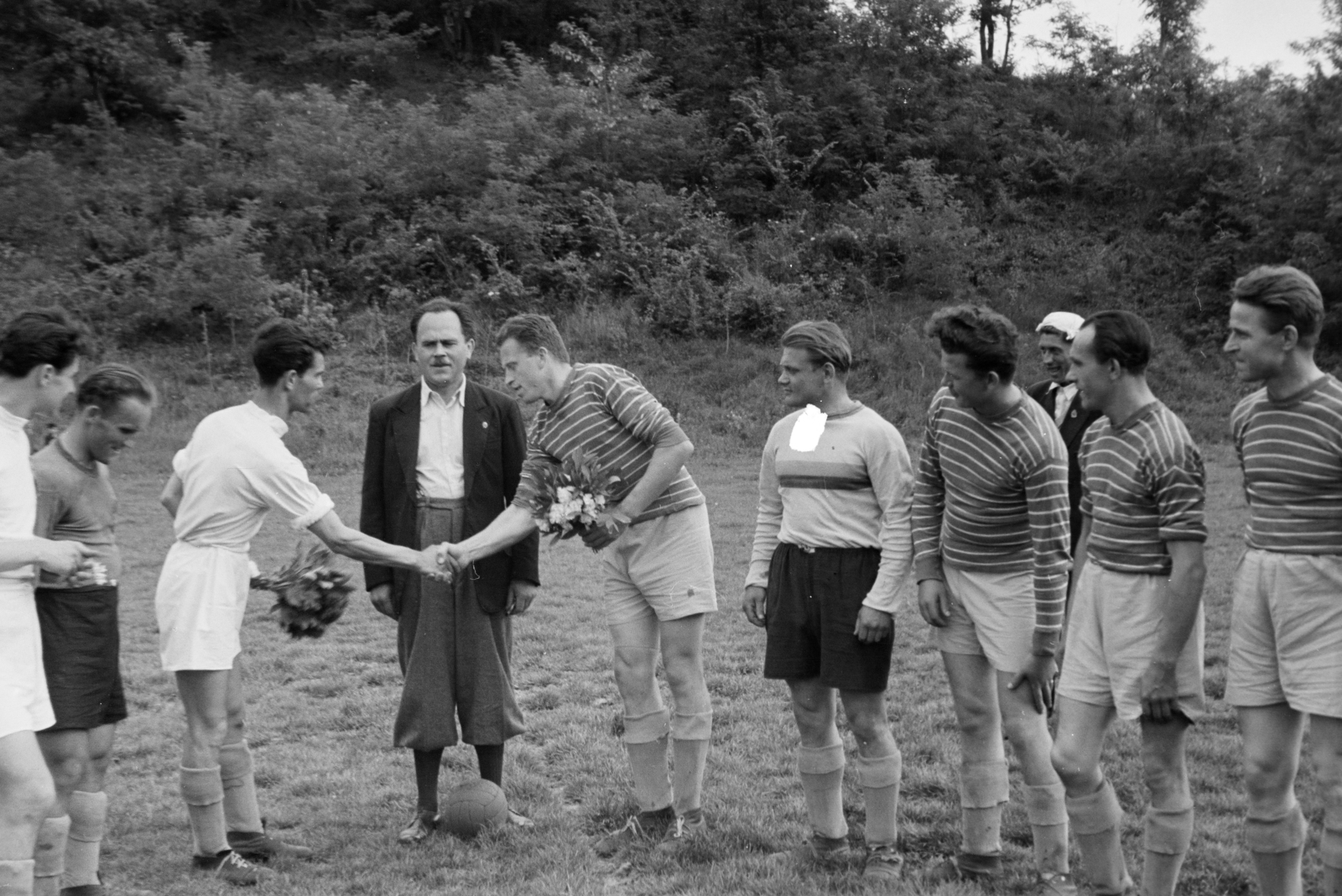 1952, BL, football, soccer ball, striped dress, sport jersey, handshake, Fortepan #218316