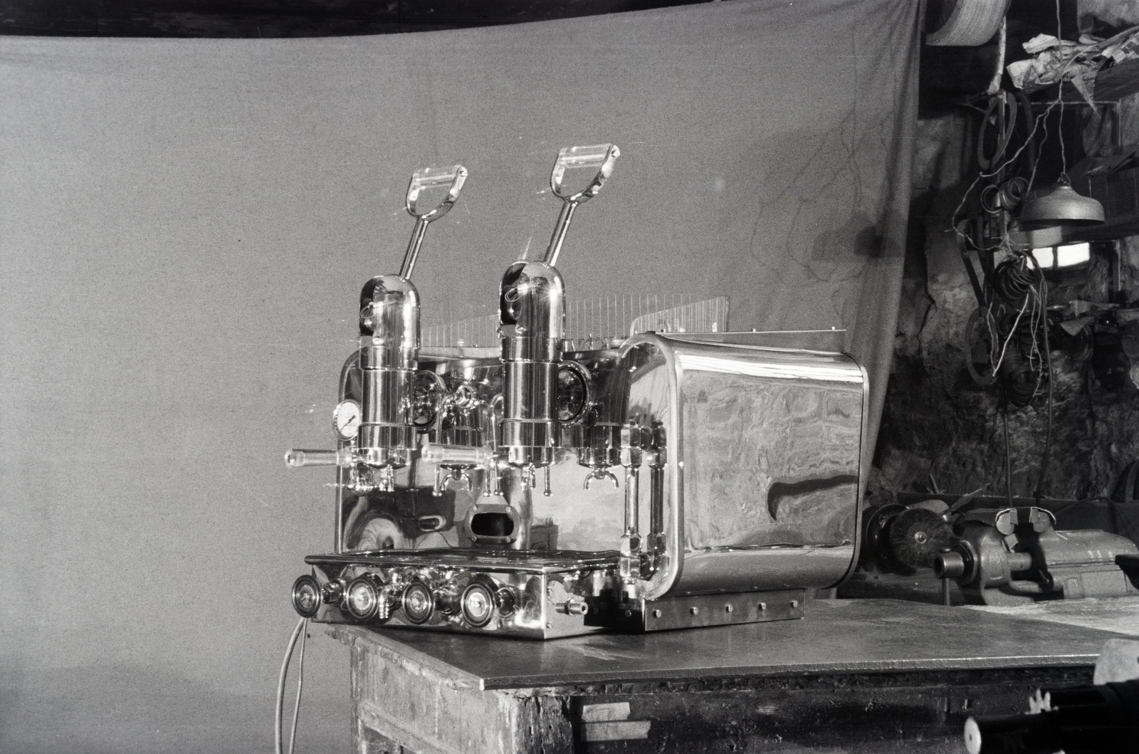 Hungary, Burszán Sándor konstruktőr és gyártó kávéfőzőgépe., 1957, Burszán Sándor, coffee maker, Fortepan #218396