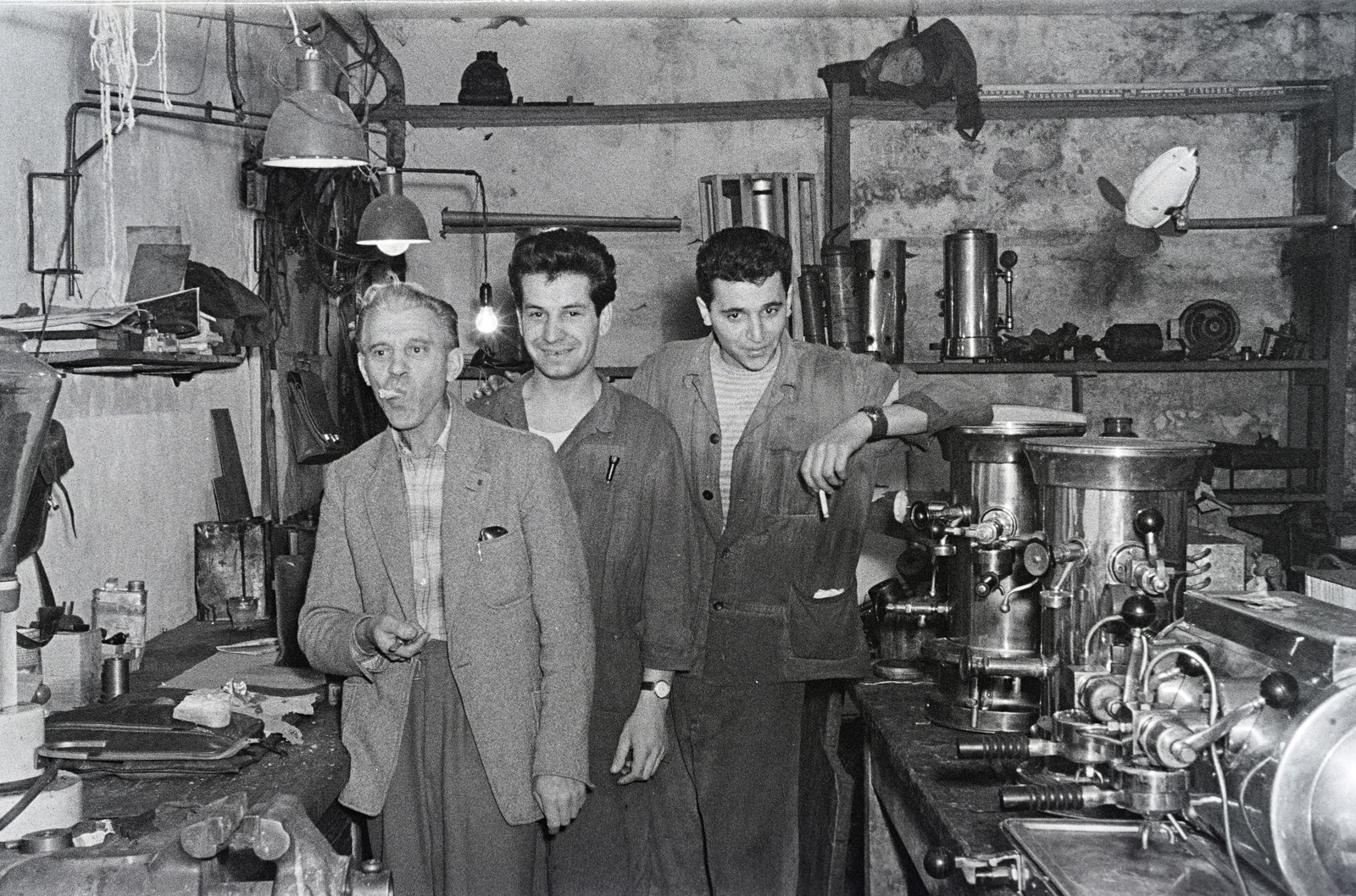 1960, Burszán Sándor, kisiparos, kávéfőző, dohányzás, műhely, munkaruha, Fortepan #218404