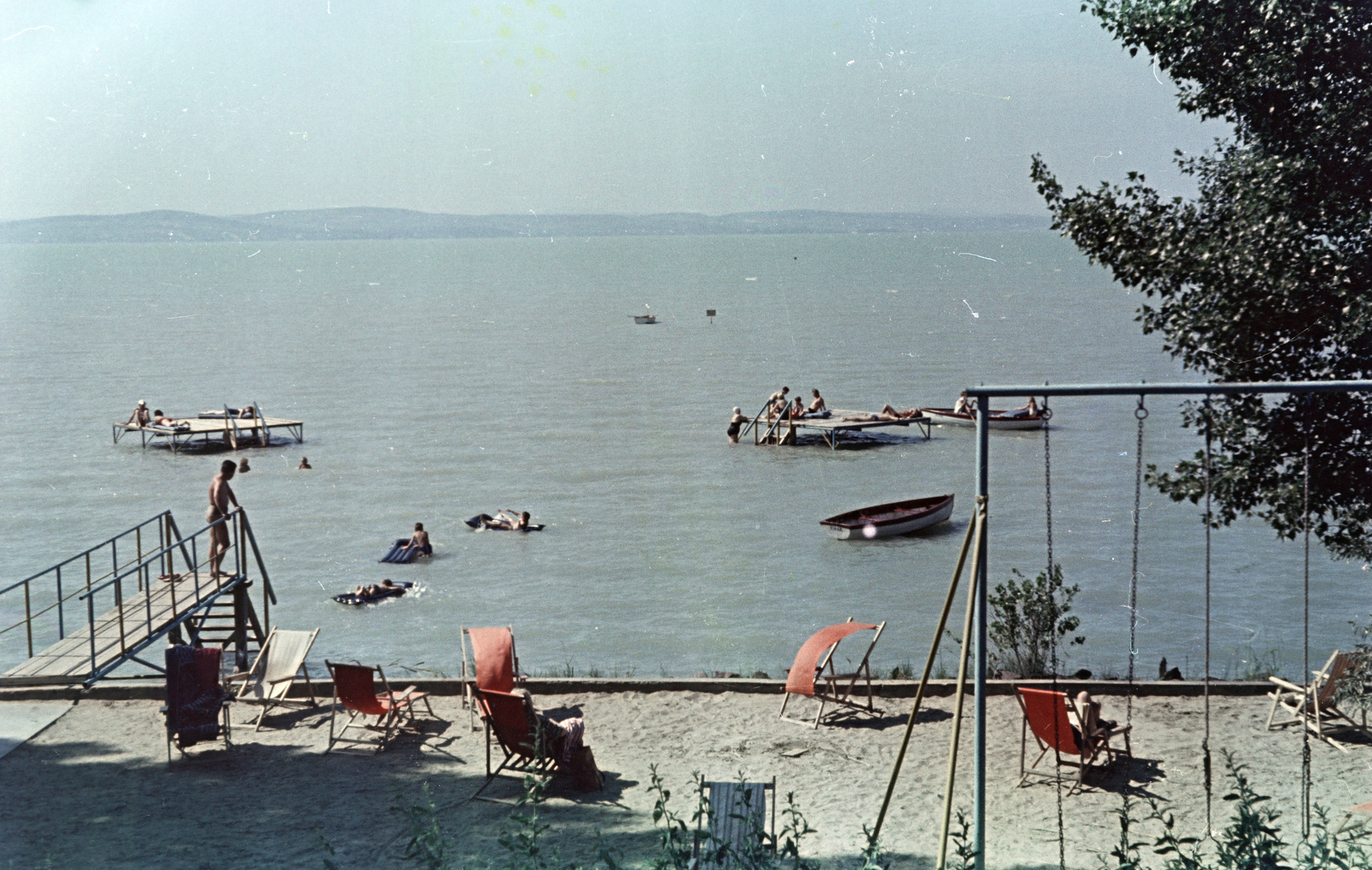 Hungary,Lake Balaton, Siófok, Szabadifürdő., 1957, Burszán Sándor, deck chair, boat, beach, Fortepan #218414