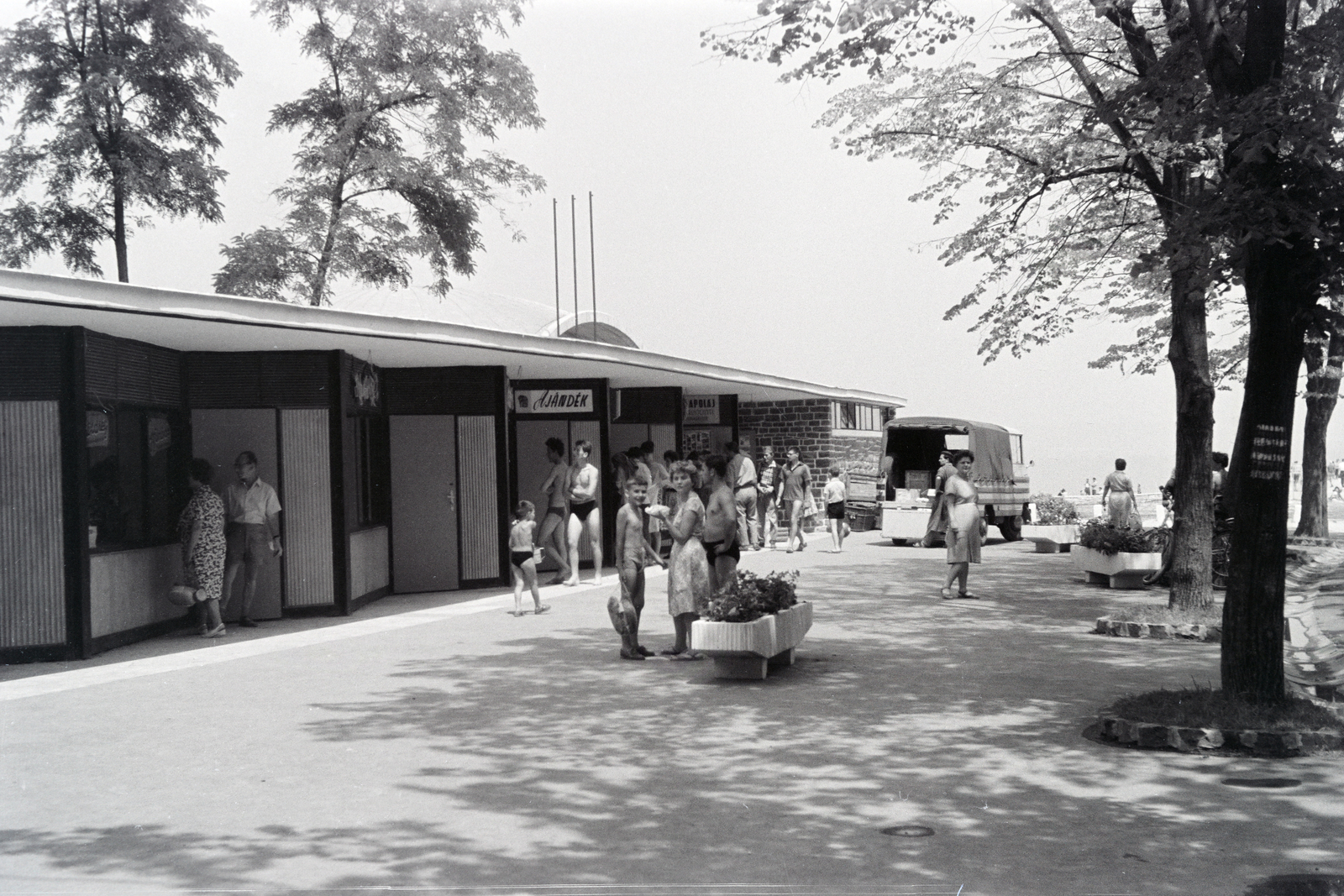 Hungary,Lake Balaton, Tihany, kikötő, bazársor., 1966, Burszán Sándor, Fortepan #218418