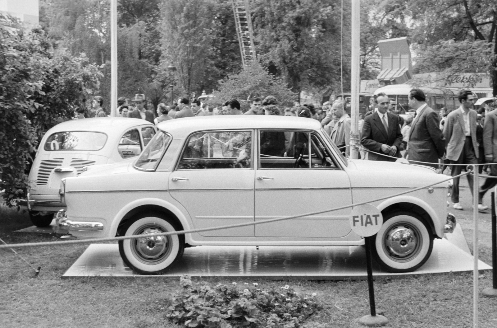 Magyarország, Városliget,Budapesti Ipari Vásár, Budapest XIV., Fiat 1100 Special gépkocsi., 1961, Burszán Sándor, Fiat-márka, olasz gyártmány, Fiat 1100, Budapest, Fortepan #218424