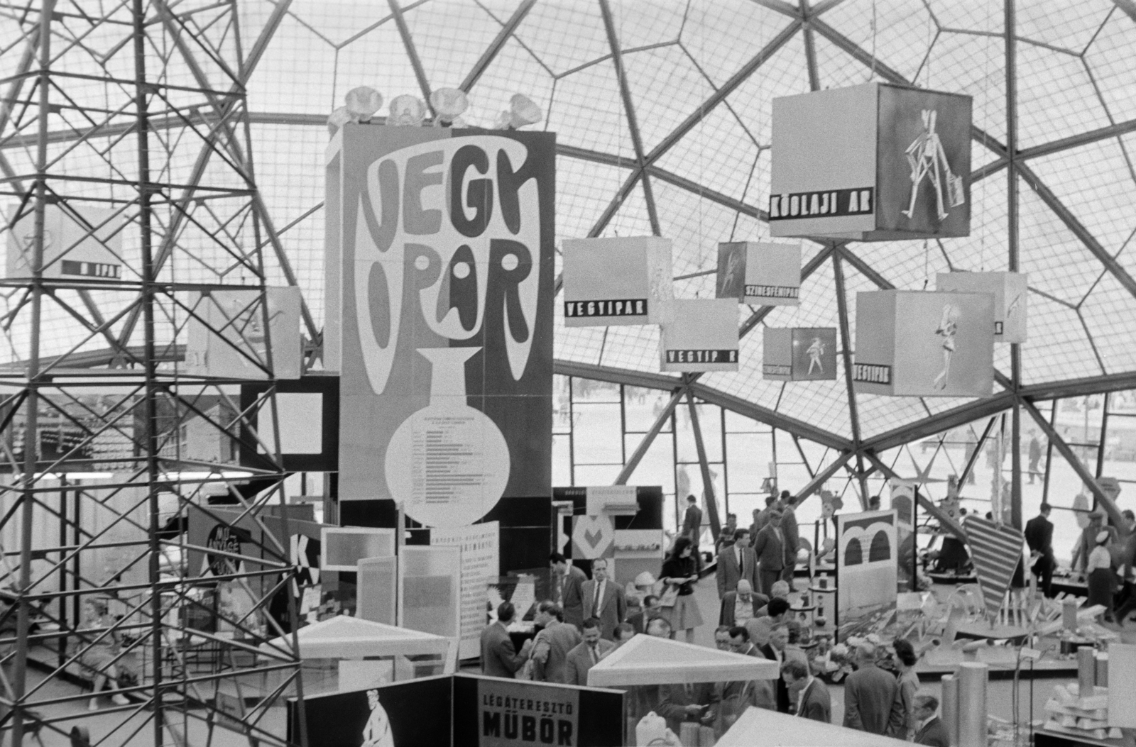 Hungary, Budapest XIV., a Nehézipari Minisztérium pavilonja, a vegyipar kiállítása., 1961, Burszán Sándor, Budapest, Fortepan #218425