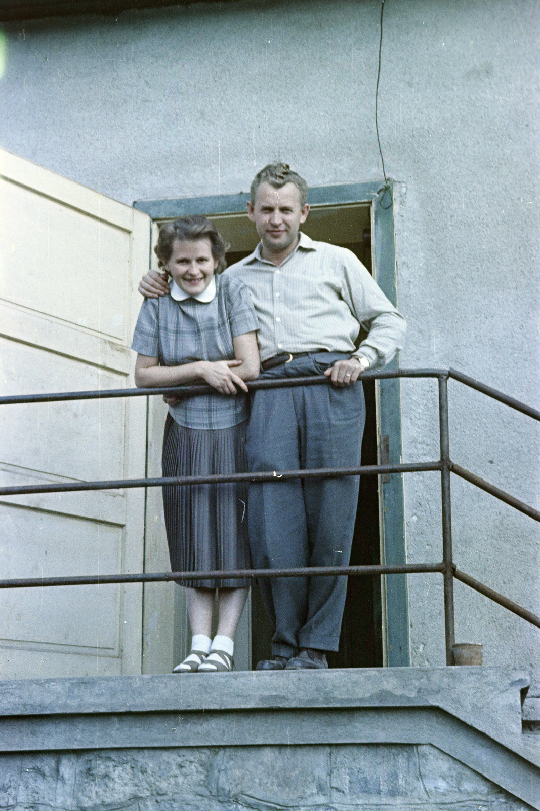 1957, Burszán Sándor, man and woman, colorful, Fortepan #218440