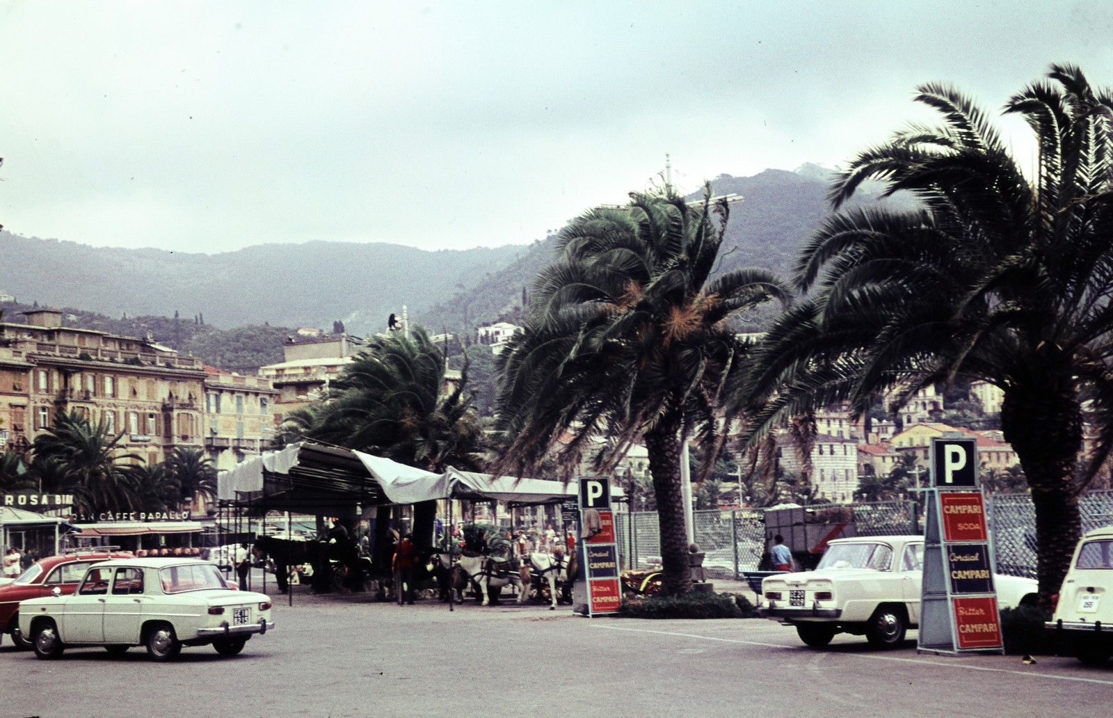 Olaszország, Rapallo, Lungomare Vittorio Veneto, balra a háttérben a Gran Café Rapallo épülete., 1967, Darányi Sándor, Fortepan #218531