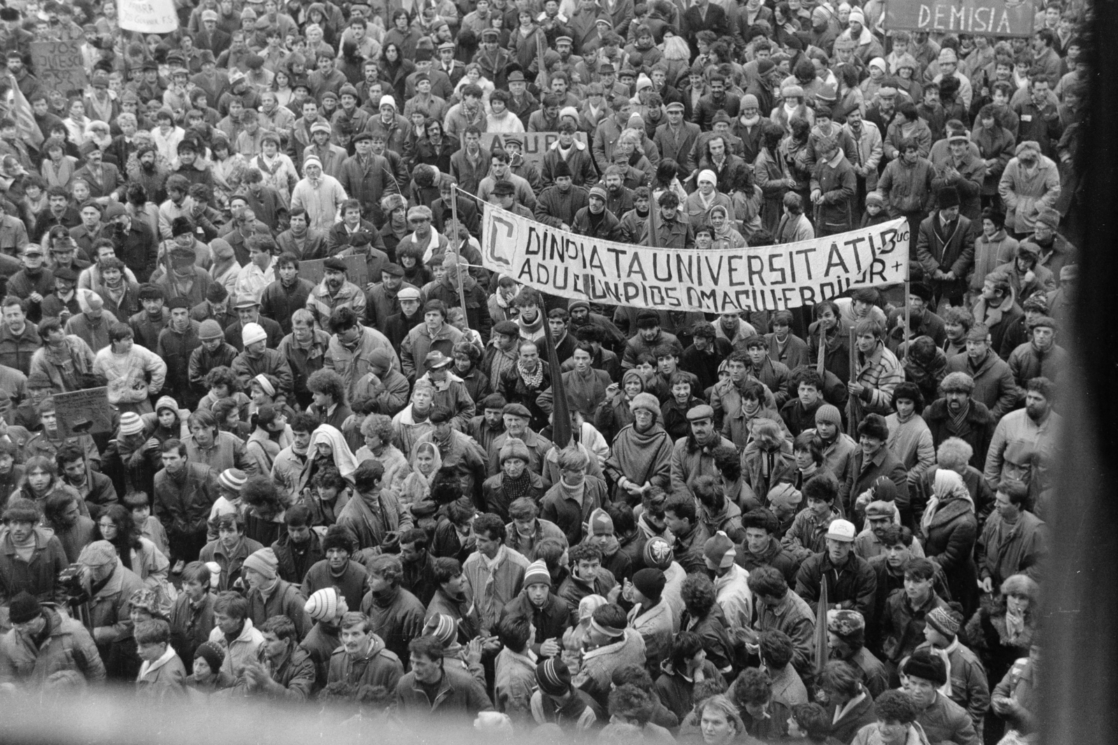 Romania,Transylvania, Timisoara, a Piața Victoriei a romániai forradalom idején., 1989, Dőri András, Romanian revolution, regime change, Fortepan #218575