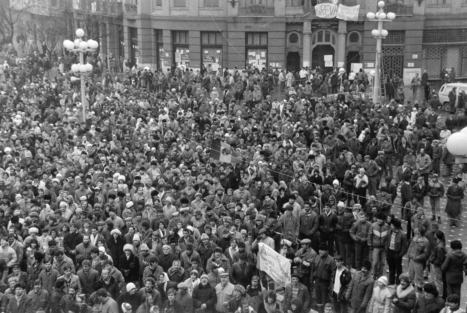 Románia,Erdély, Temesvár, a Piața Victoriei a romániai forradalom idején., 1989, Dőri András, román forradalom, rendszerváltás, Fortepan #218578