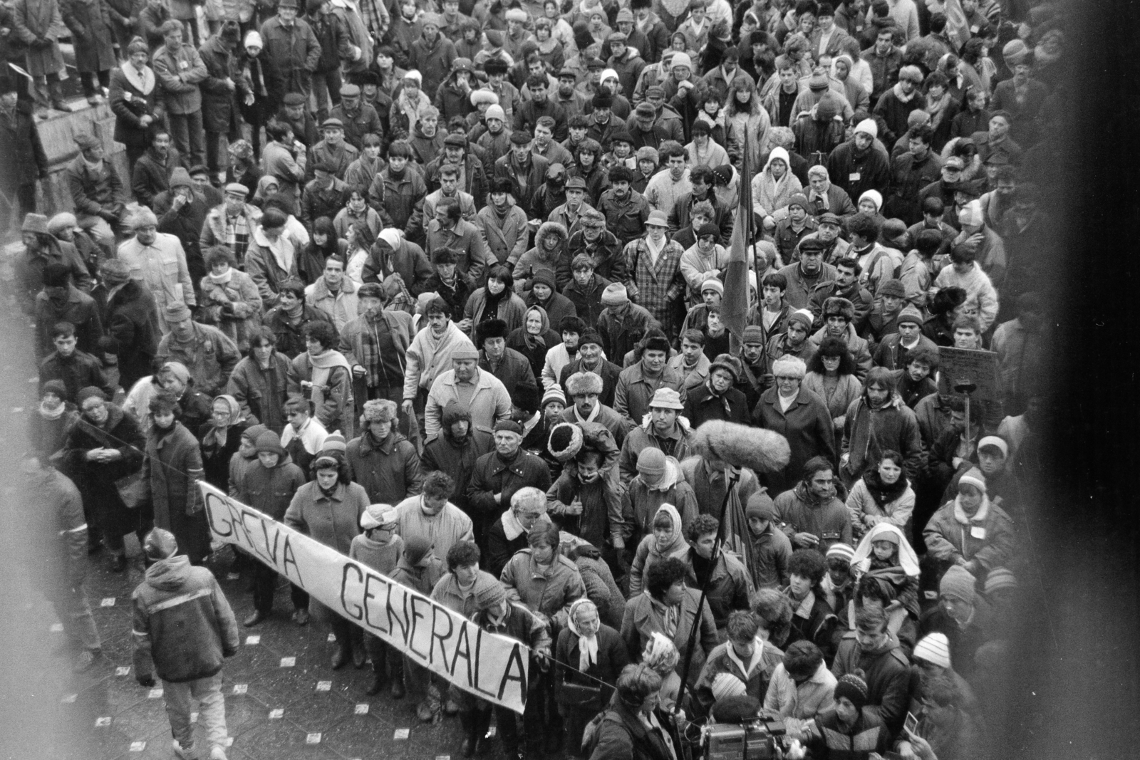 Romania,Transylvania, Timisoara, a Piața Victoriei a romániai forradalom idején., 1989, Dőri András, Romanian revolution, regime change, Fortepan #218582