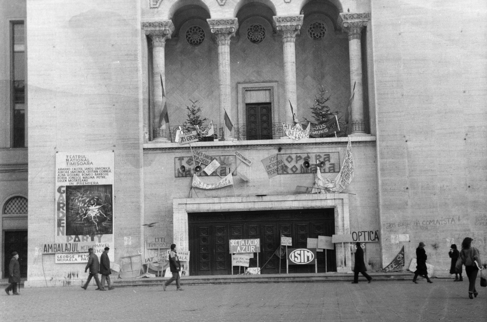 Romania,Transylvania, Timisoara, Piata Victoriei, Művelődési Palota. Romániai forradalom., 1989, Dőri András, Romanian revolution, regime change, Fortepan #218632