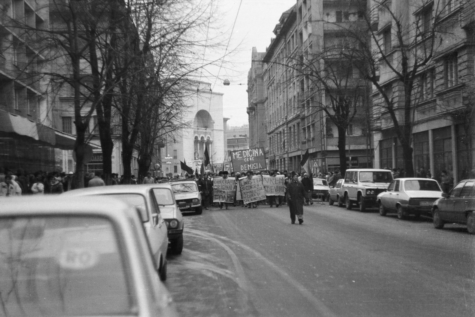 Romania,Transylvania, Timisoara, Bulevardul Republicii, háttérben a Piata Victoriei, és ott a Művelődési Palota. Romániai forradalom., 1989, Dőri András, Romanian revolution, regime change, Fortepan #218647