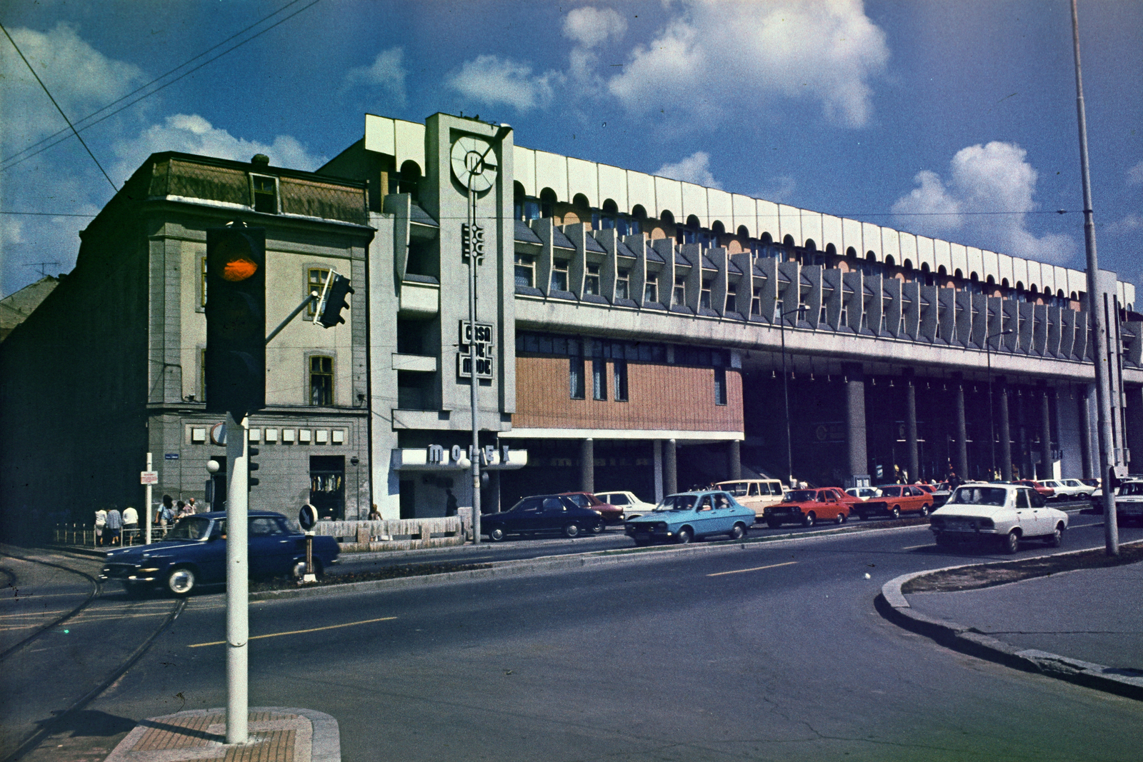 Románia,Erdély, Temesvár, Hunyadi tér (Piața Iancu Huniade), szemben a Casa de Mode áruház., 1978, Dőri András, színes, Fortepan #218649