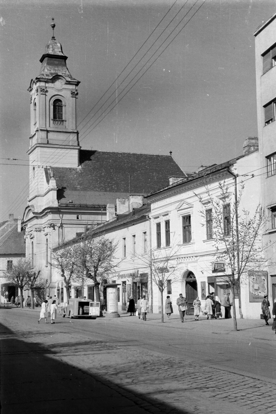 Románia,Erdély, Kolozsvár, a Kossuth Lajos utca (Bulevardul 21 Decembrie 1989) a Fő tér felé, szemben az evangélikus templom., 1962, Dőri András, Fortepan #218660