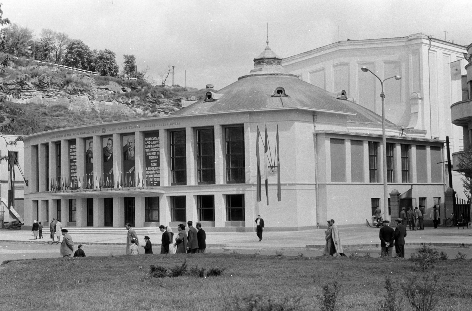 Romania,Transylvania, Cluj-Napoca, Strada Emil Isac, Állami Magyar Színház., 1969, Dőri András, citadel, Fortepan #218705