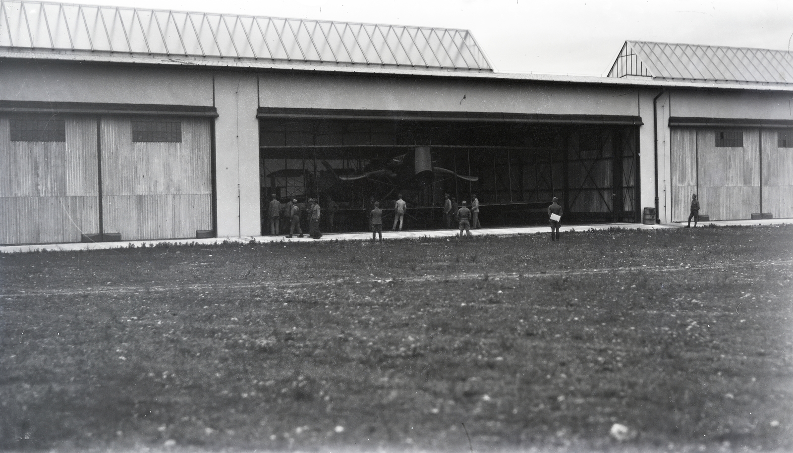 Austria, Wiener Neustadt, Wiener Strasse, a Császári és Királyi Hadsereg katonai repülőtere., 1915, Herzka Ferenc, hangar, Fortepan #218799