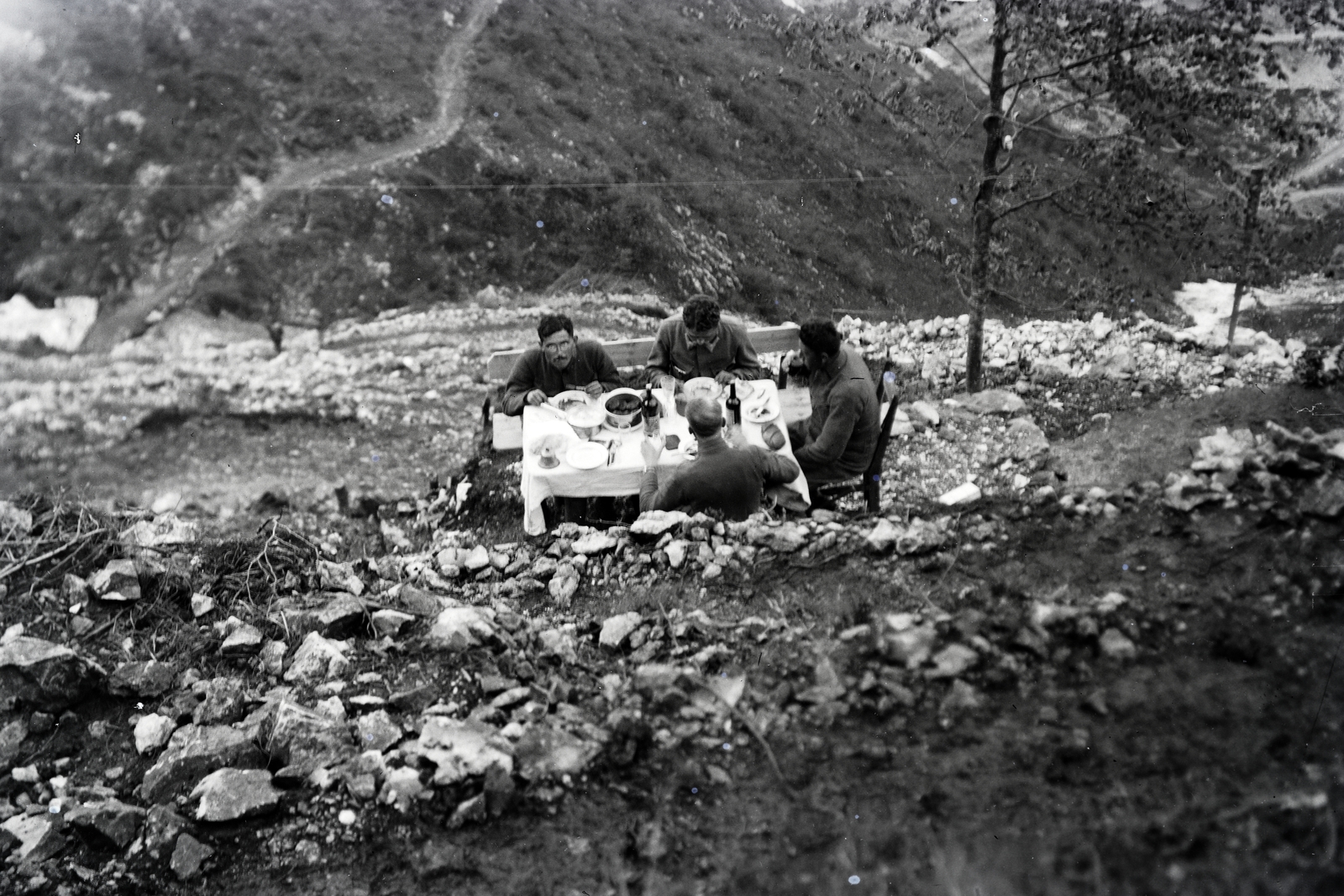 1915, Herzka Ferenc, étkezés, katona, asztal, asztalterítő, Fortepan #218805