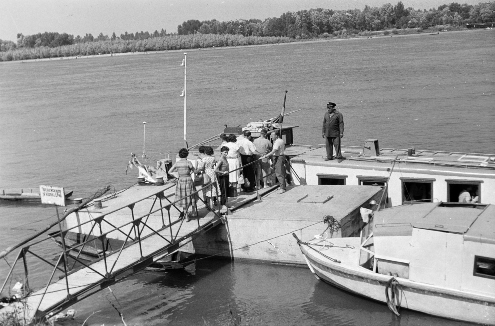 Hungary, Mohács, Duna-part, a hajóállomáson az Újmohács motoros személyhajó., 1962, Hunyady József, Fortepan #218832