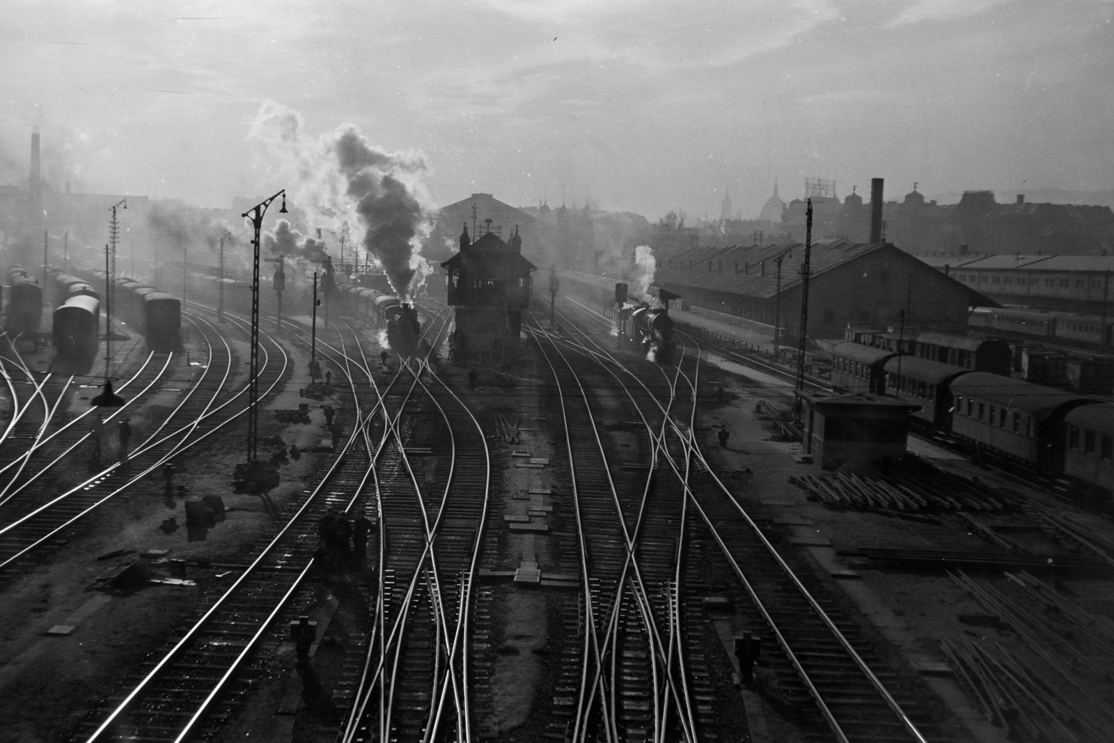 Hungary, Budapest VI., Nyugati pályaudvar a Ferdinánd (Élmunkás) hídról nézve., 1955, Kotnyek Antal, steam locomotive, Hungarian Railways, railway, rail signal, Budapest, Fortepan #21888