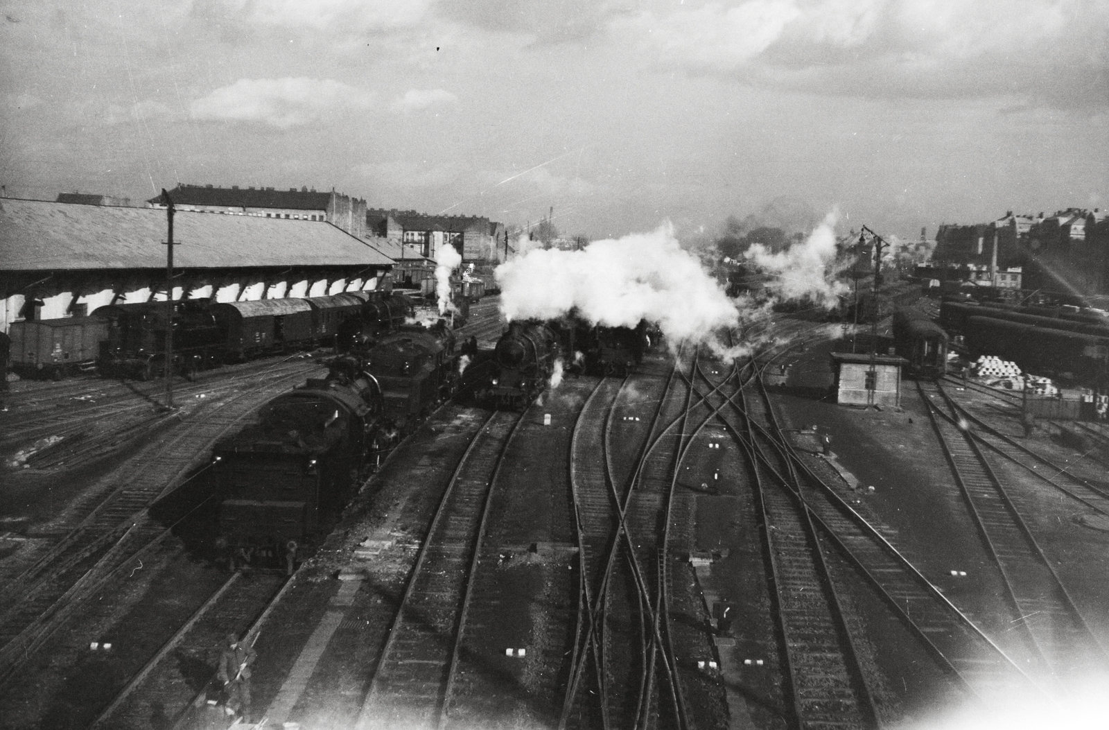 Hungary, Budapest VI., Nyugati pályaudvar a Ferdinánd (Élmunkás) hídról a Dózsa György út felé nézve., 1955, Kotnyek Antal, steam locomotive, Hungarian Railways, railway, MÁV Class 328, Budapest, Fortepan #21890