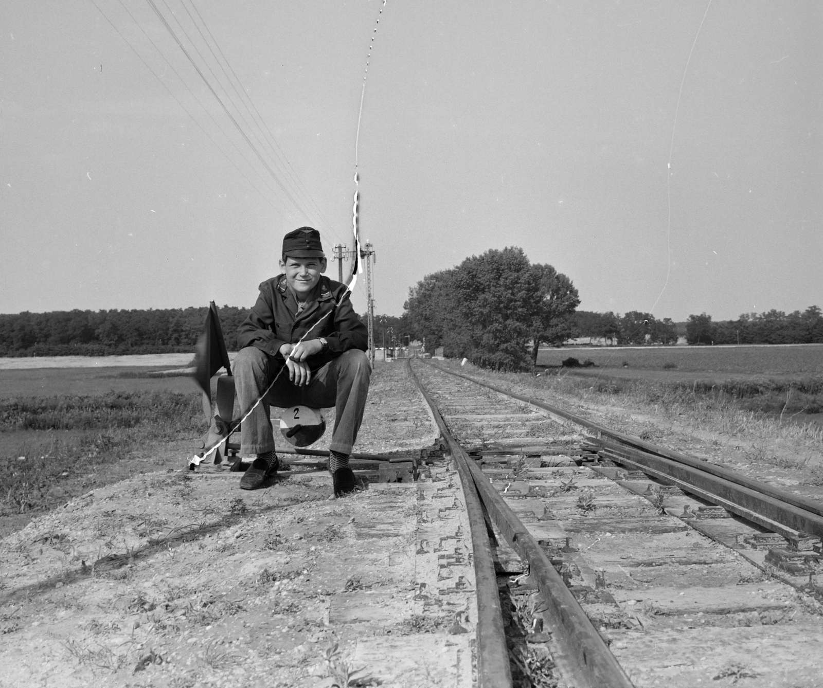 Hungary, Nagycenk, a Széchenyi Múzeumvasút Nádtelep megállóhelye., 1967, Hunyady József, railroader, narrow-gauge railway, railroad switch, sitting, Fortepan #219005