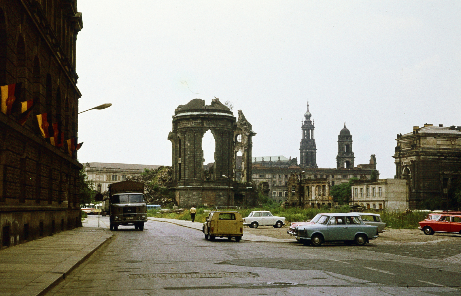 Germany, Dresden, a Miasszonyunk-templom (Frauenkirche) romjai., 1970, Istitoris Valéria, colorful, GDR, Fortepan #219026