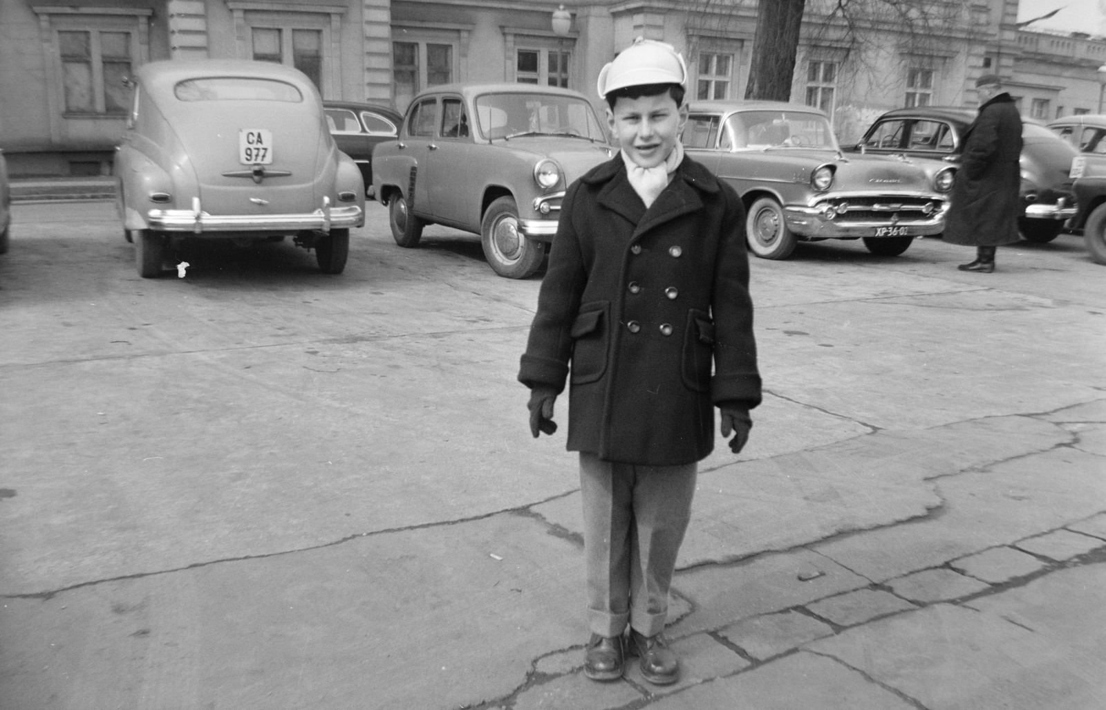 Hungary, Margit Islands, Budapest, Margitszigeti Nagyszálló., 1958, Korda Judit, american brand, Chevrolet-brand, number plate, teenager, double-breasted coat, Fortepan #219100