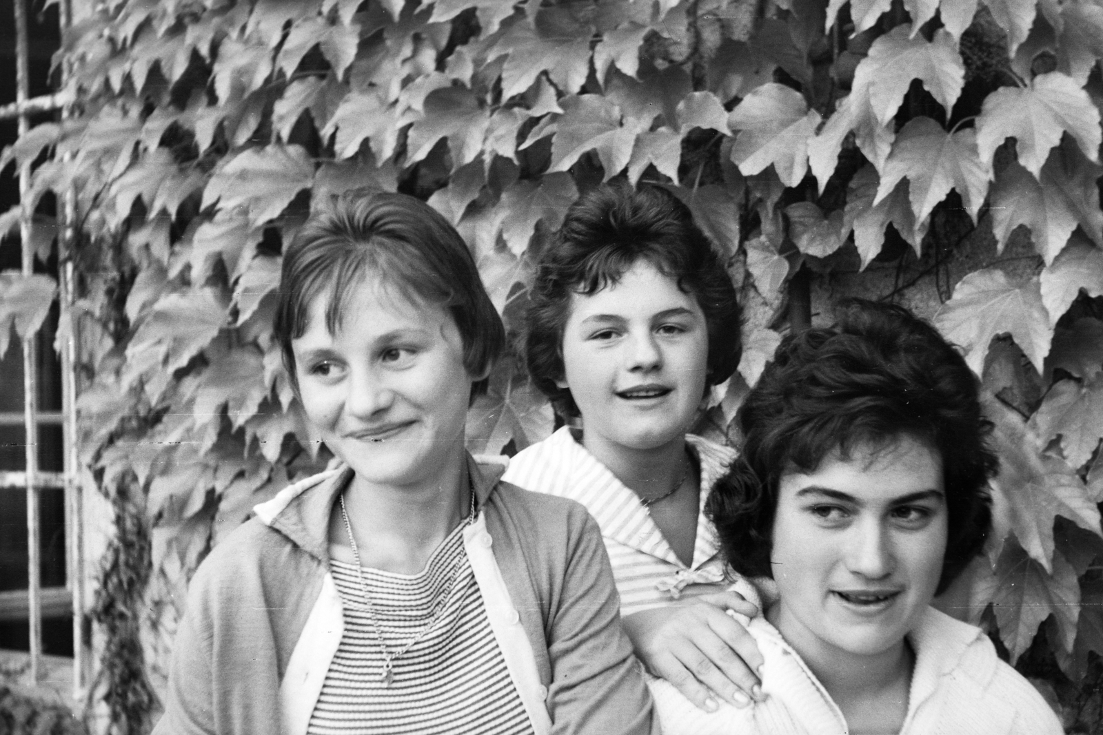 1961, Krantz Károly, hárman, lányok, Fortepan #219134