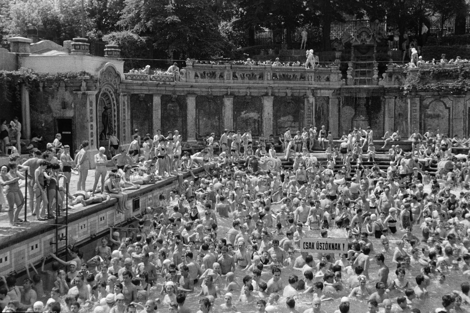 Magyarország, Budapest XI., Gellért Gyógyfürdő, hullámmedence., 1962, Krantz Károly, Budapest, tömeg, strand, Fortepan #219155