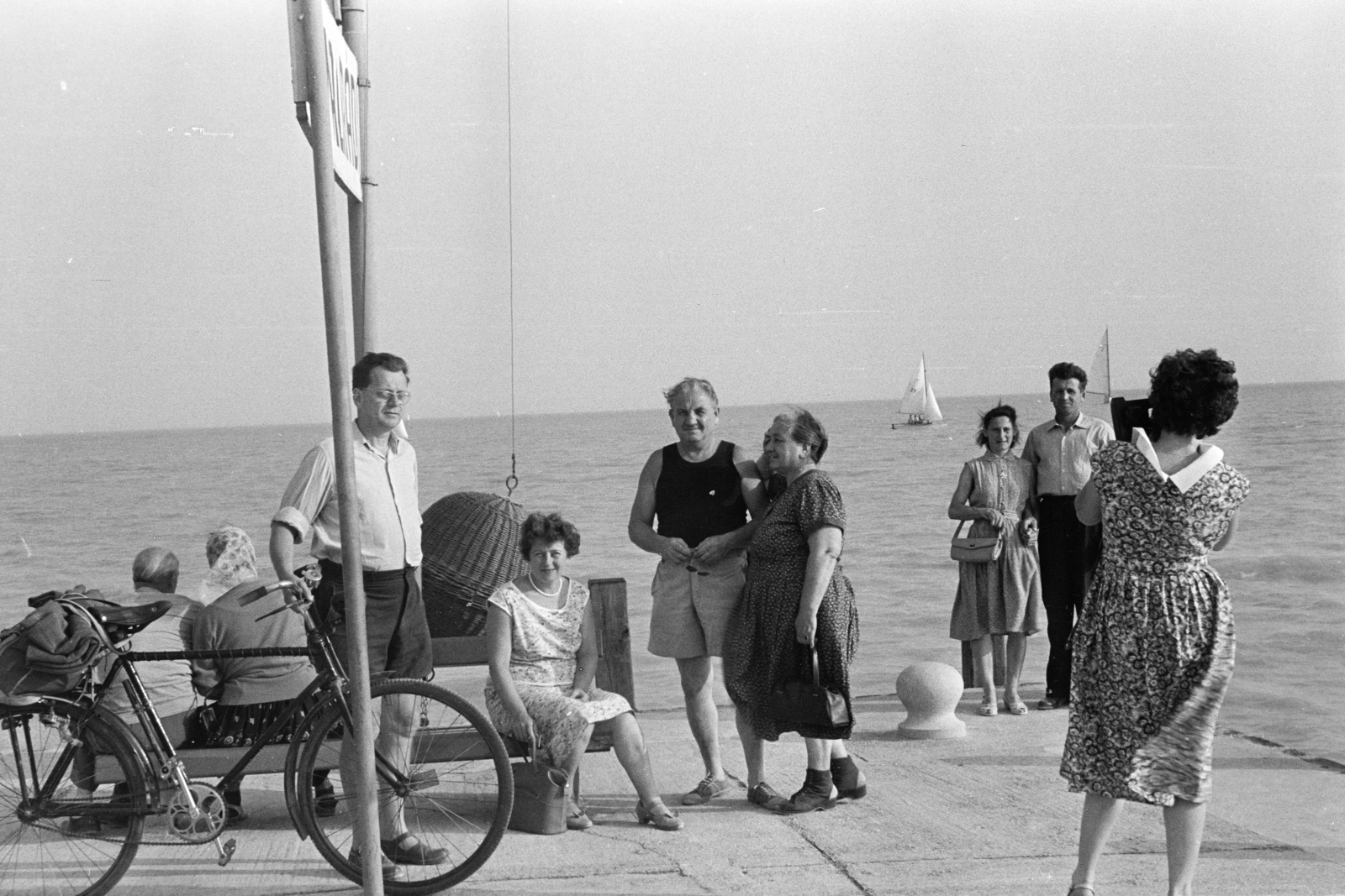 Hungary, Balatonalmádi, hajókikötő., 1964, Krantz Károly, bicycle, sailboat, photography, photographer, Lake Balaton, Best of, port, Fortepan #219190