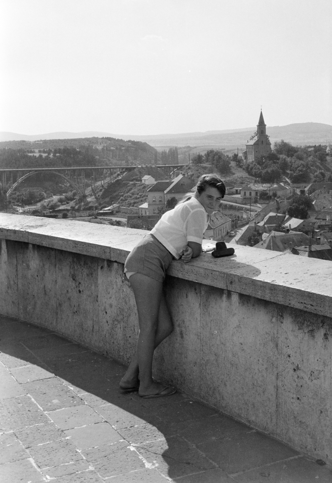 Hungary, Veszprém, Várkilátó, kilátás a Szent István völgyhíd (Viadukt) és a Szent László-templom felé., 1964, Krantz Károly, lookout, Fortepan #219211