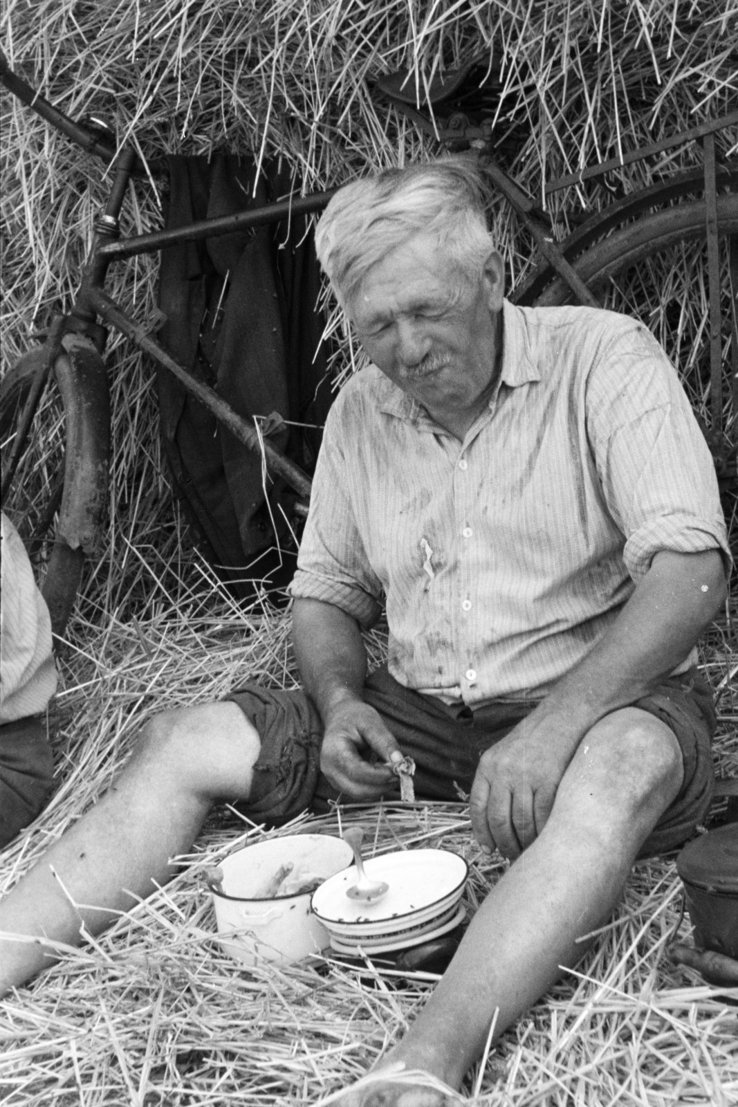 1964, Krantz Károly, dixie, closed eyes, meal, worker, Fortepan #219225